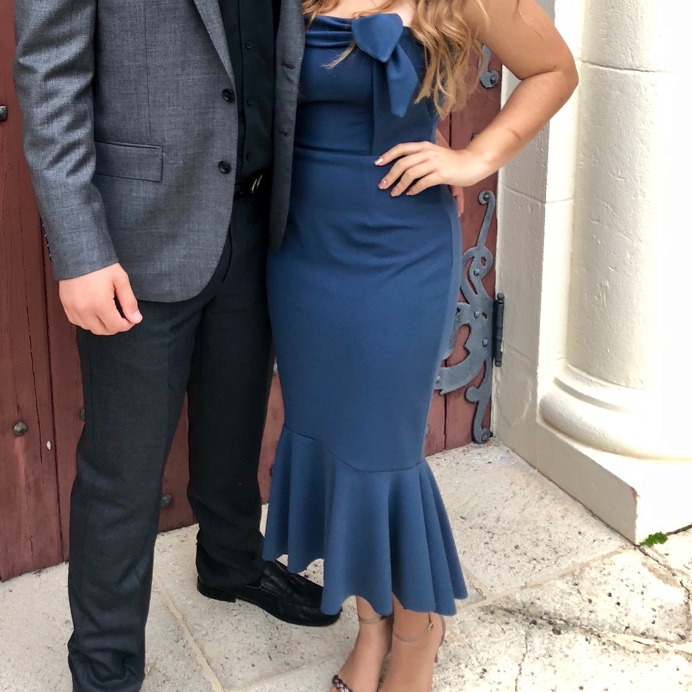 Dress - Picture 3 of 3